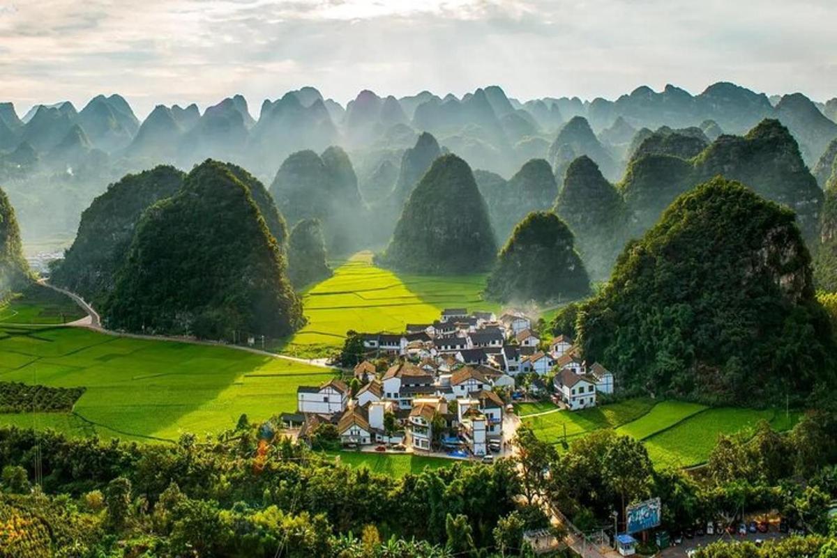 một ngôi làng trong một thung lũng ở dãy núi Vimy
