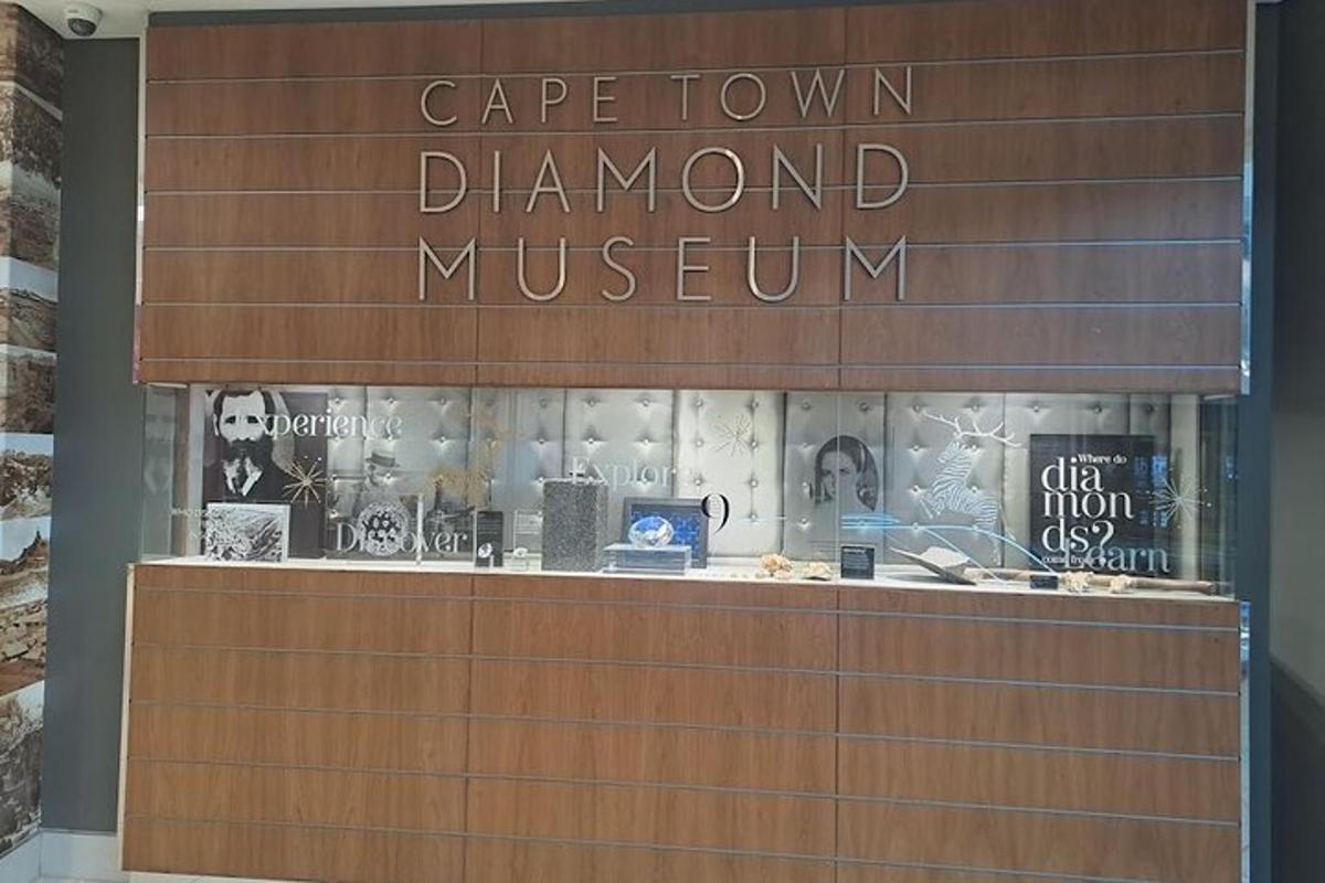 a store front with a sign for a diamond museum