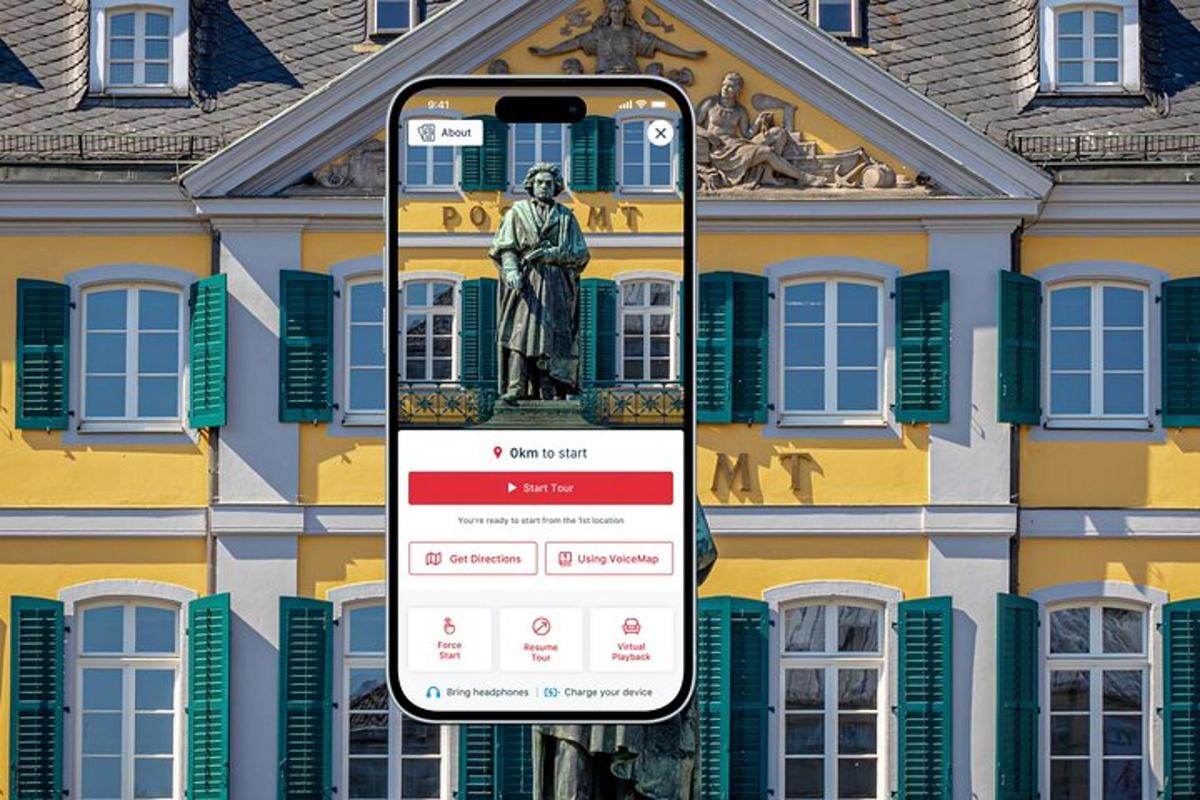mobiiltelefon hoone ees, millel on kuju