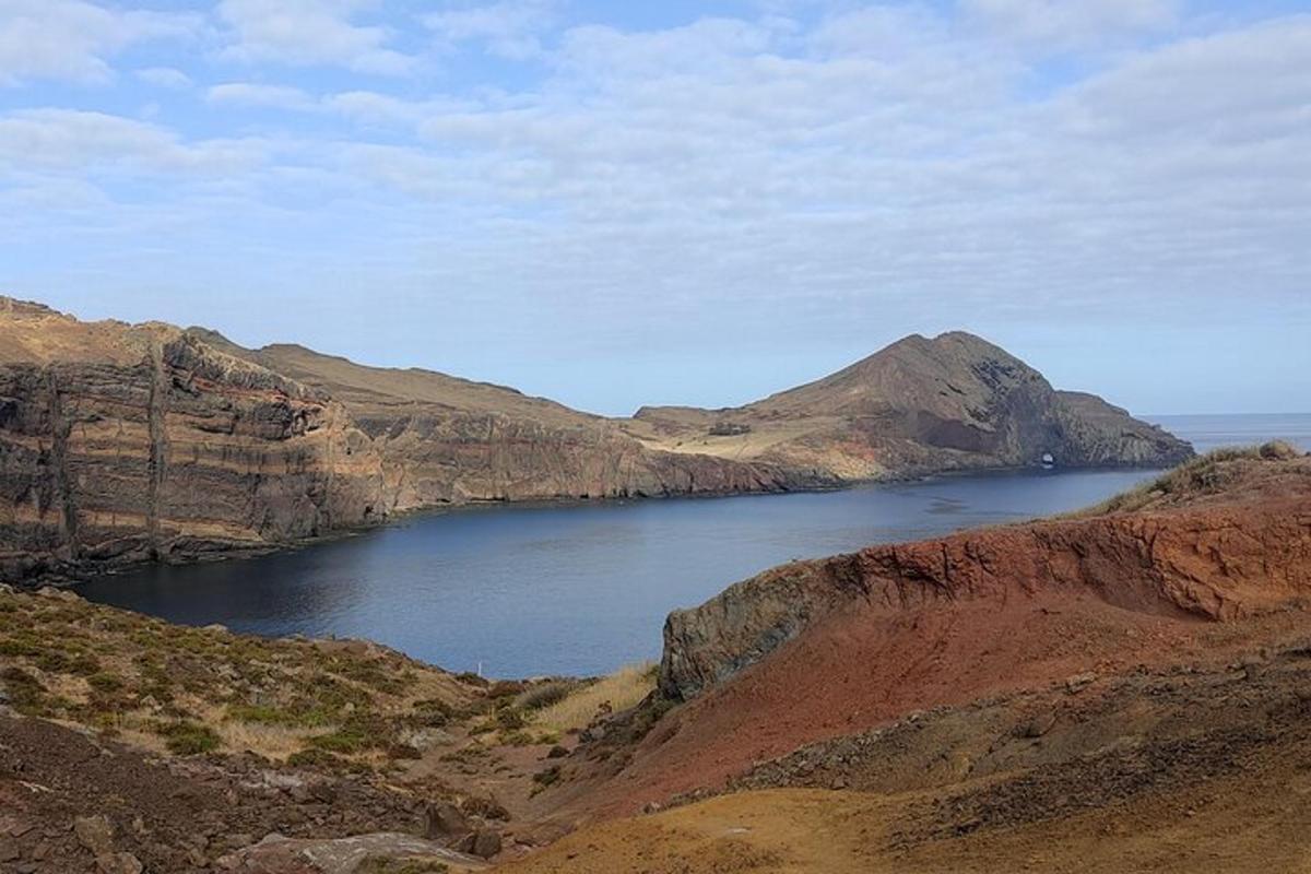 badan air besar di tengah gunung
