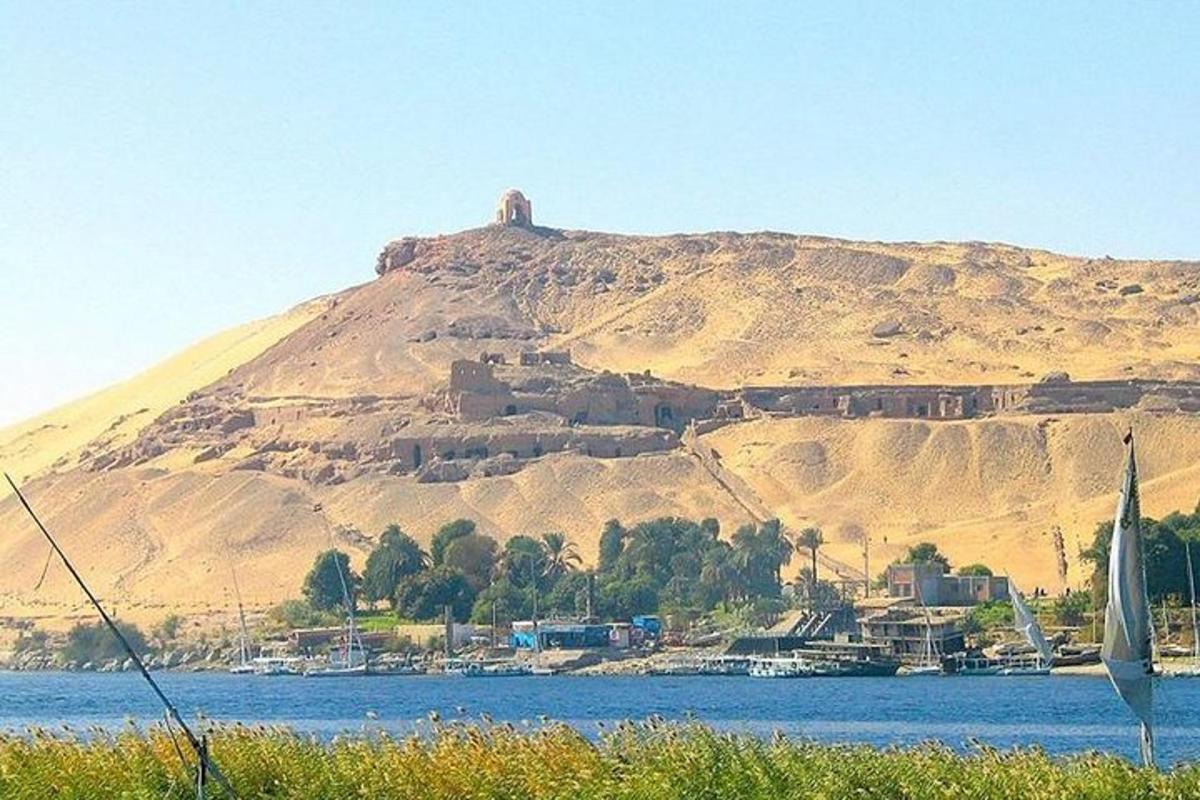 útsýni yfir fjall með vatni