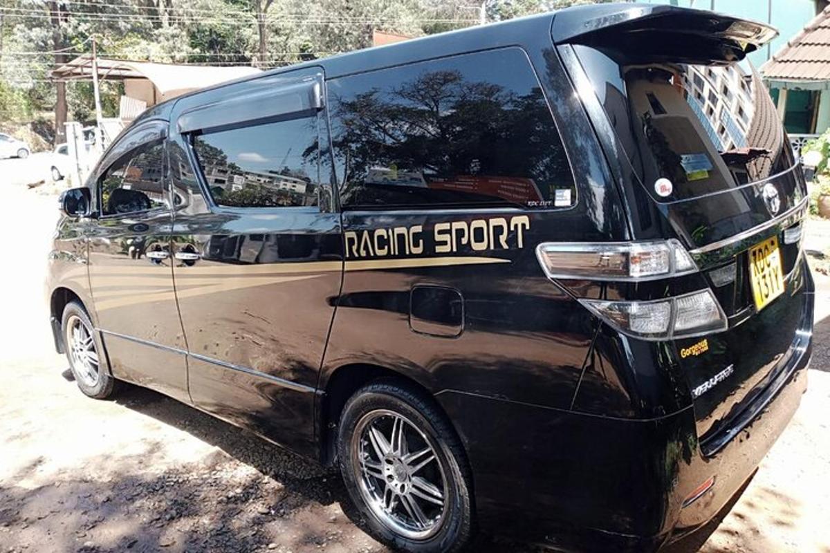 must kaubik, mille küljel oli kiri "Radio Sport"