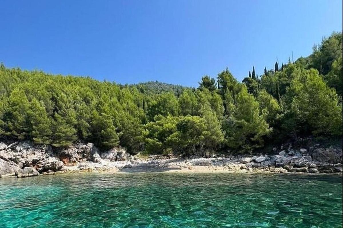 otok sredi vodnega telesa