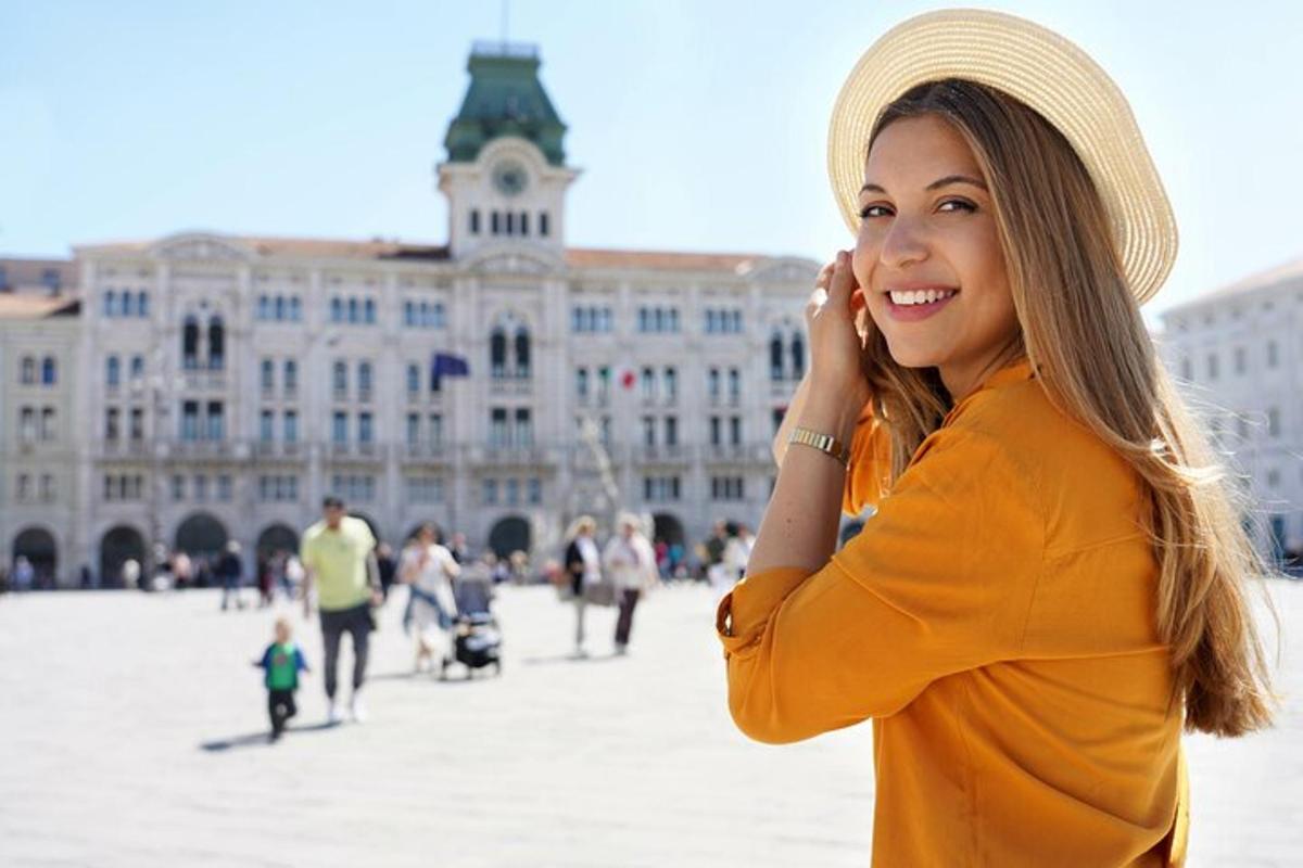 una donna con un cappello che parla al cellulare