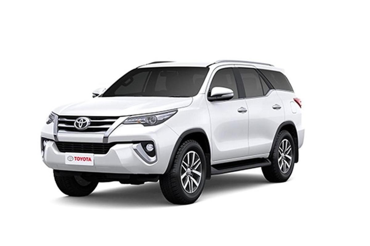 Hvítur Toyota Fortuner tvinnbíll