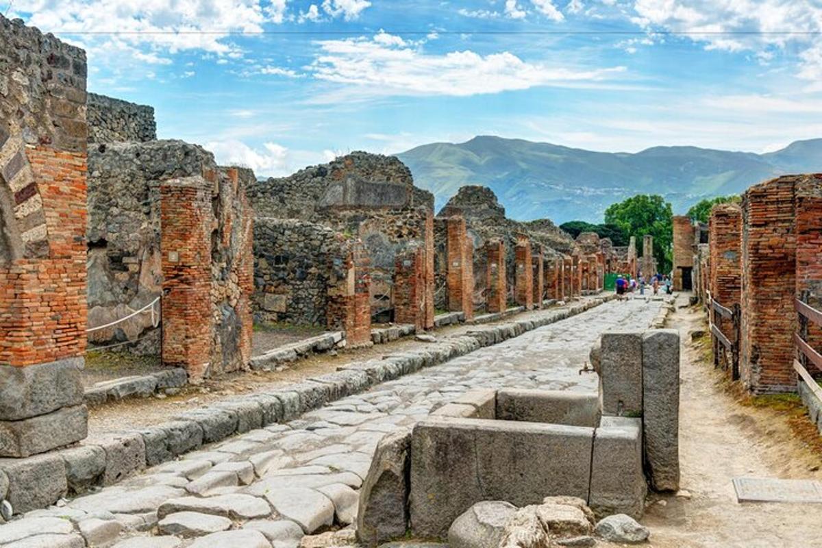 una calle en las ruinas de la antigua ciudad