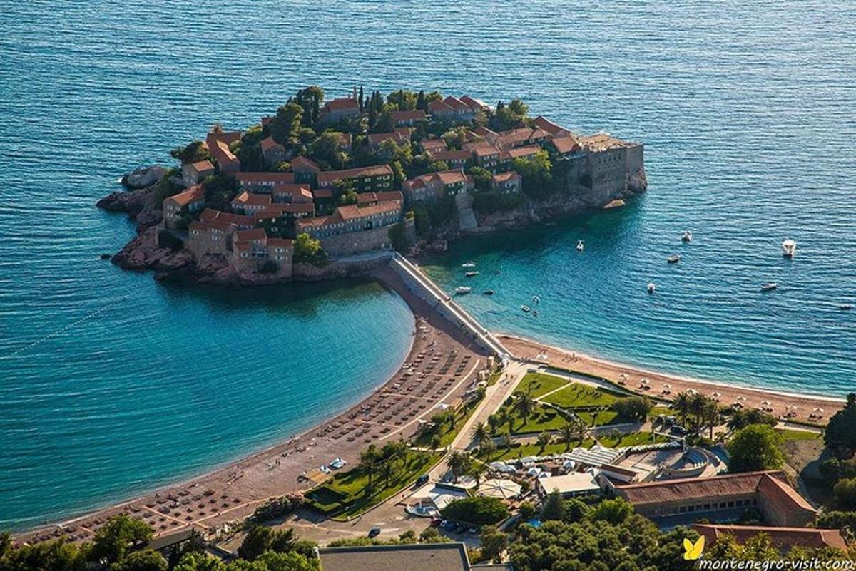 ostrov uprostřed oceánu