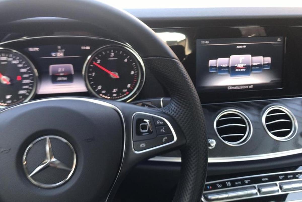 un cruscotto di una mercedescedescescescescescescescescescescescescescescescescescesce