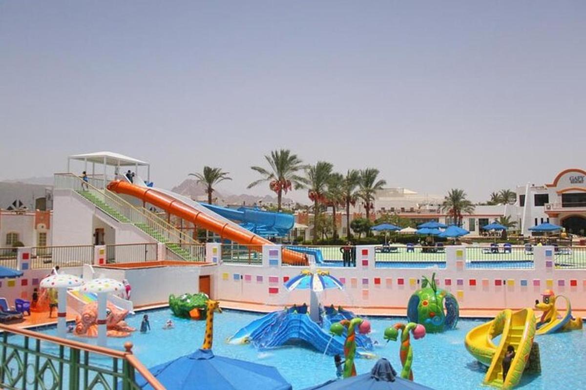 vodní park s tobogánem na výletní lodi