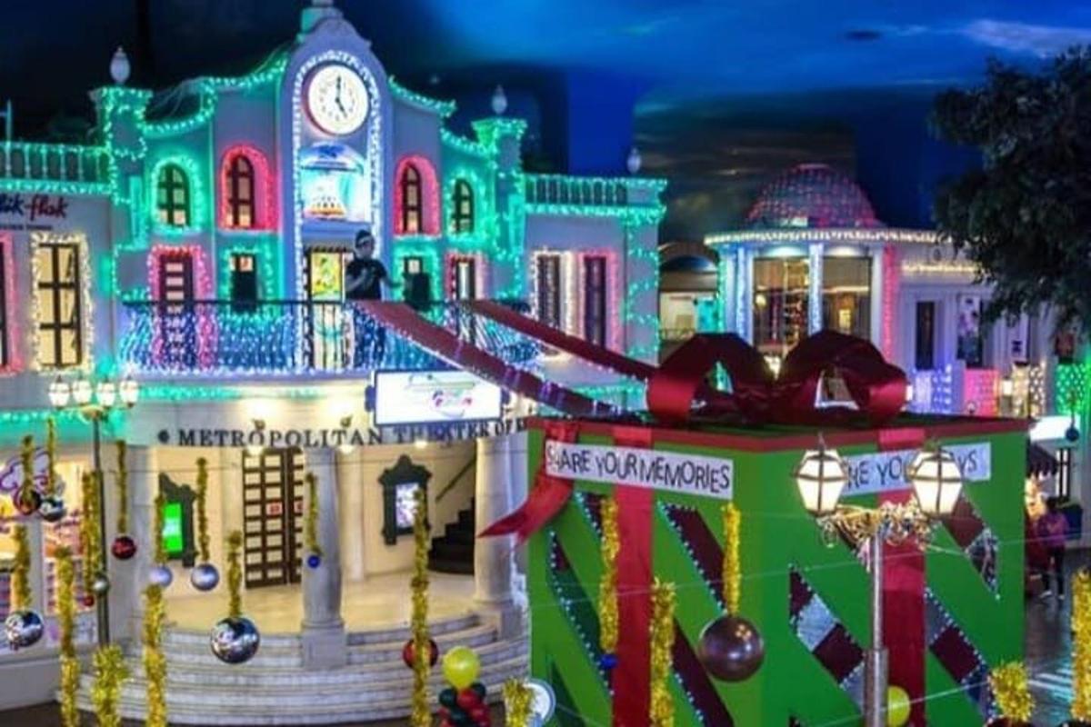 a model of a house is lit up with christmas lights