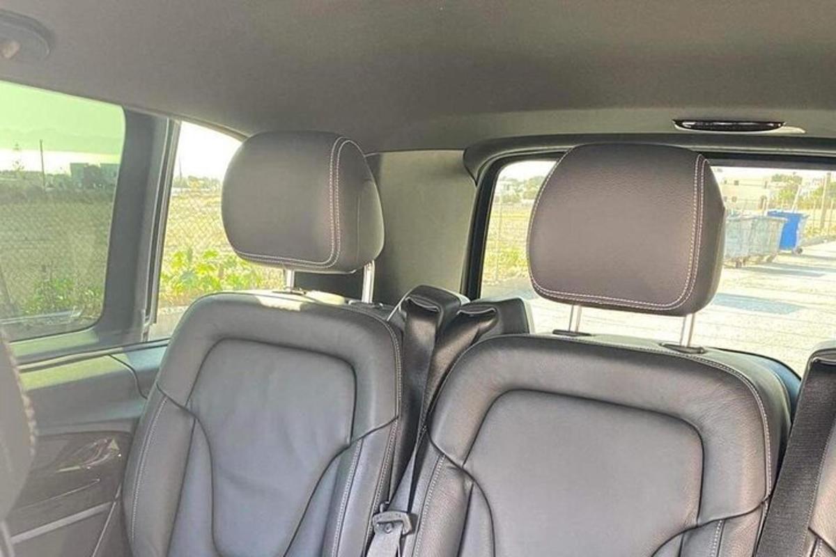 kaks istet auto tagaistmel