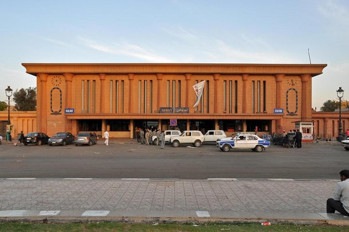 a large building with cars parked in a parking lot