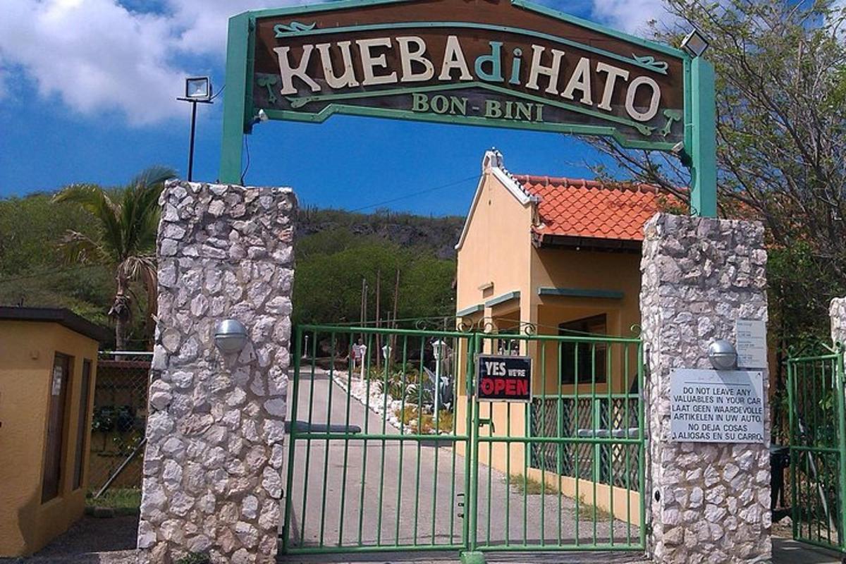 a sign for a kuchenato bone bar