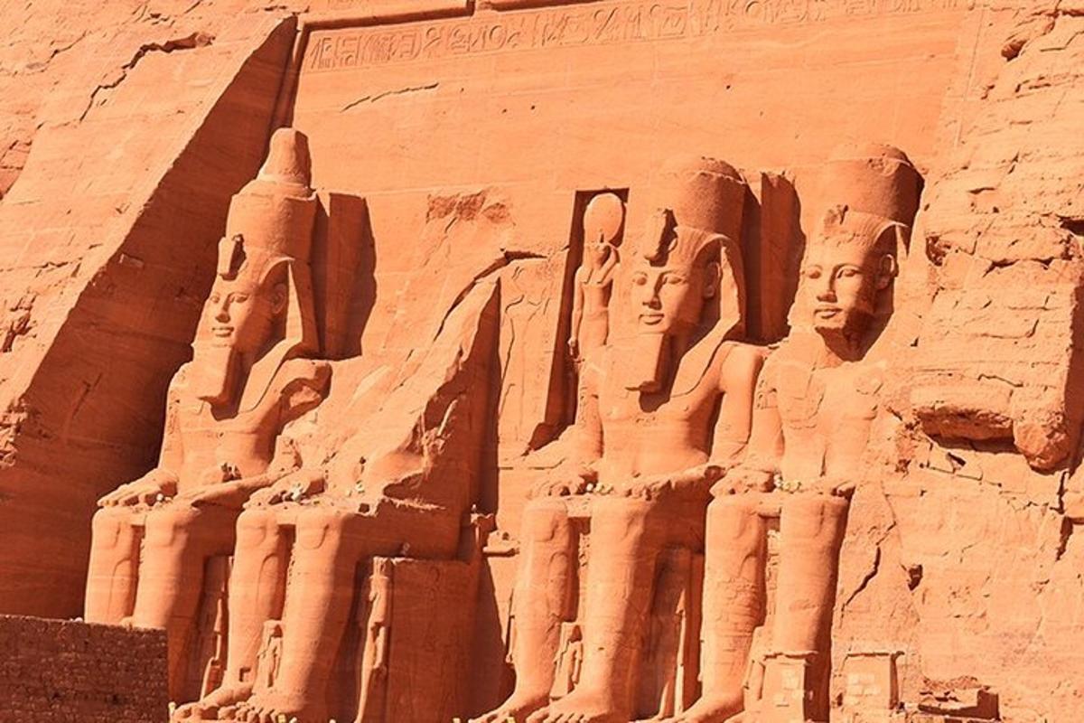 relief thearaoh di sisi dinding