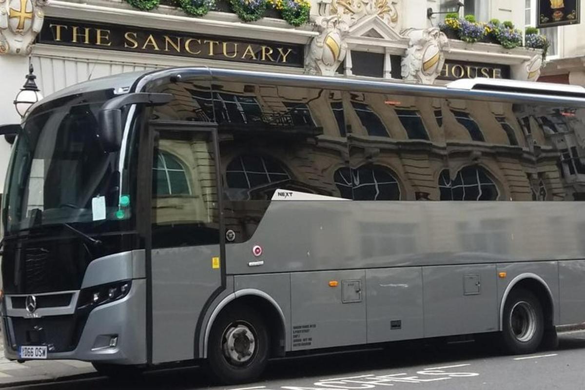 hoone ees pargitud hall buss