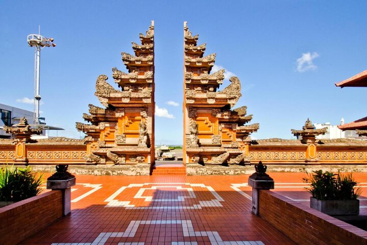 pemandangan kuil dengan dua menara