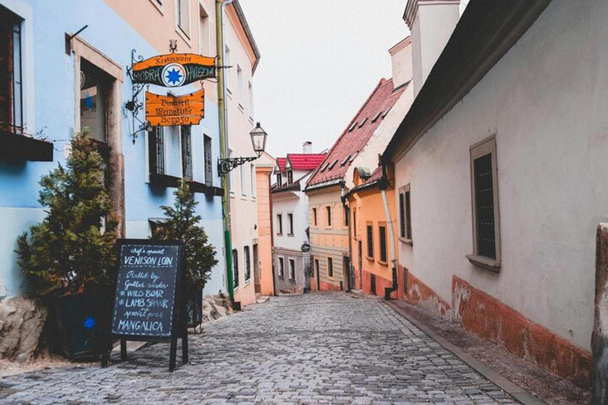 vanalinna munakivitänav sildiga