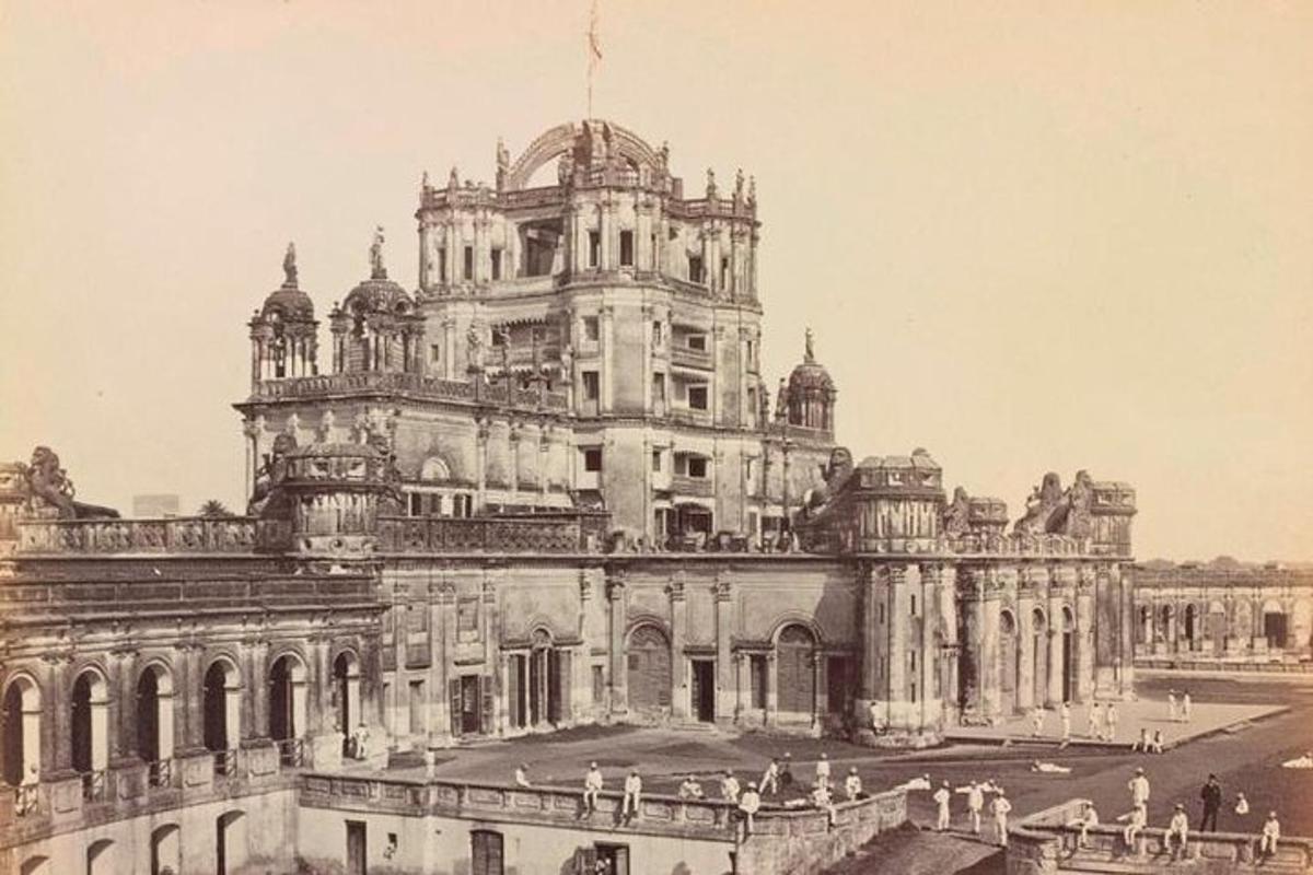 černobílá fotografie budovy