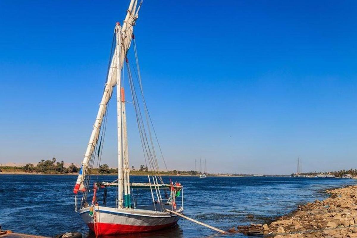 a boat sitting on the water near the shore