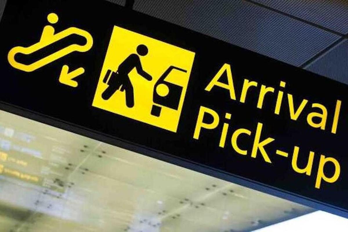 un rètol per a una recollida d'arribada a un aeroport