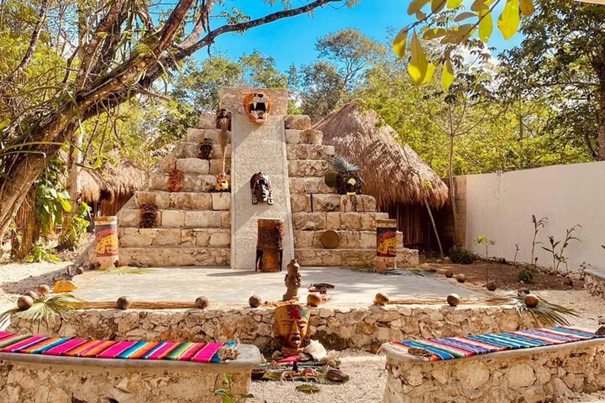 un edifici de pedra amb una escala al davant