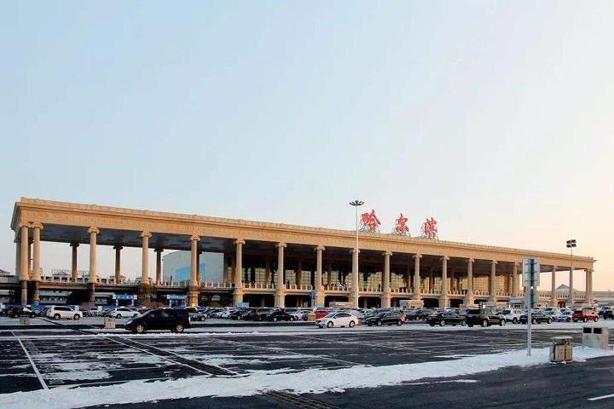 a large building with cars parked in a parking lot