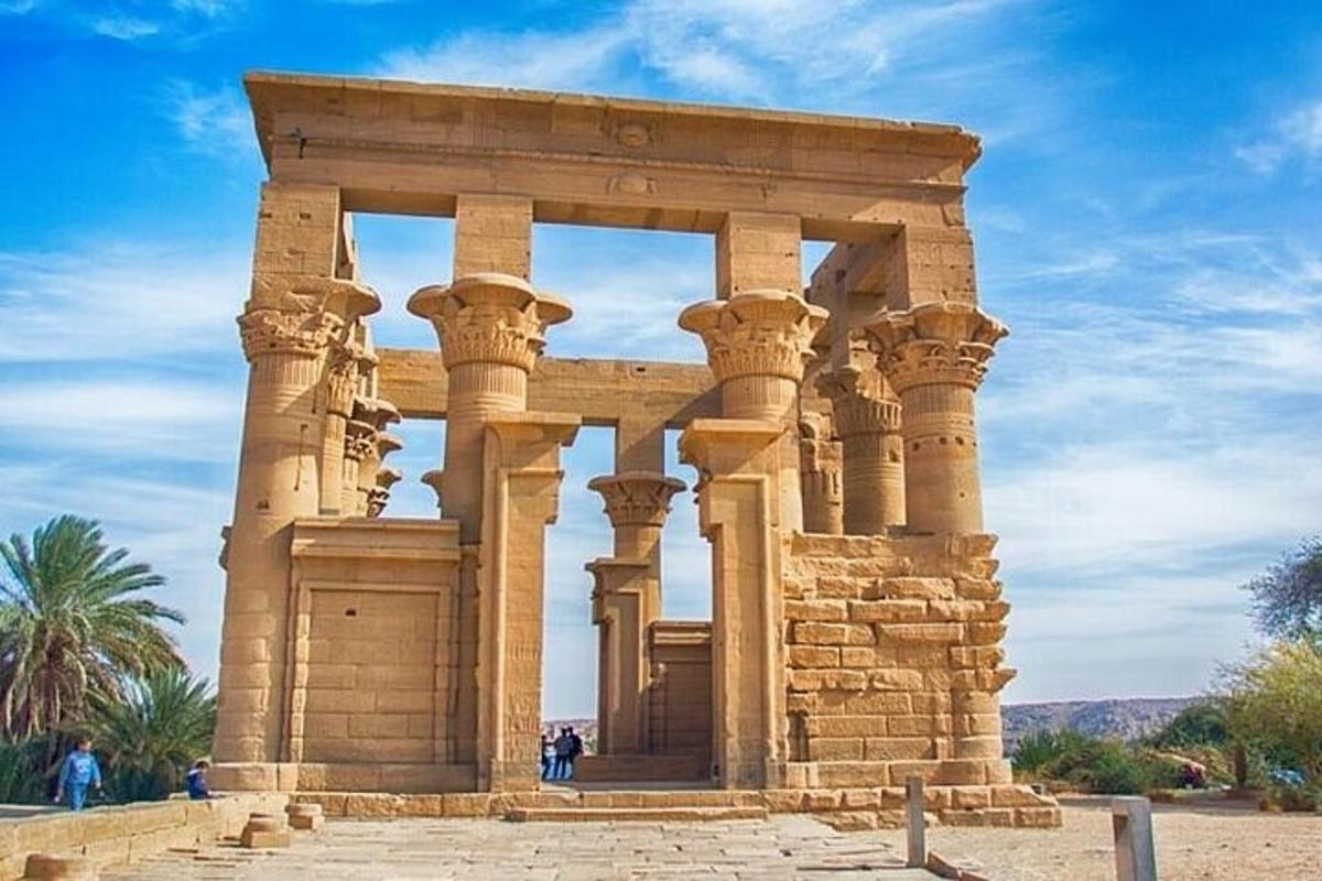un antiguo templo griego en el desierto
