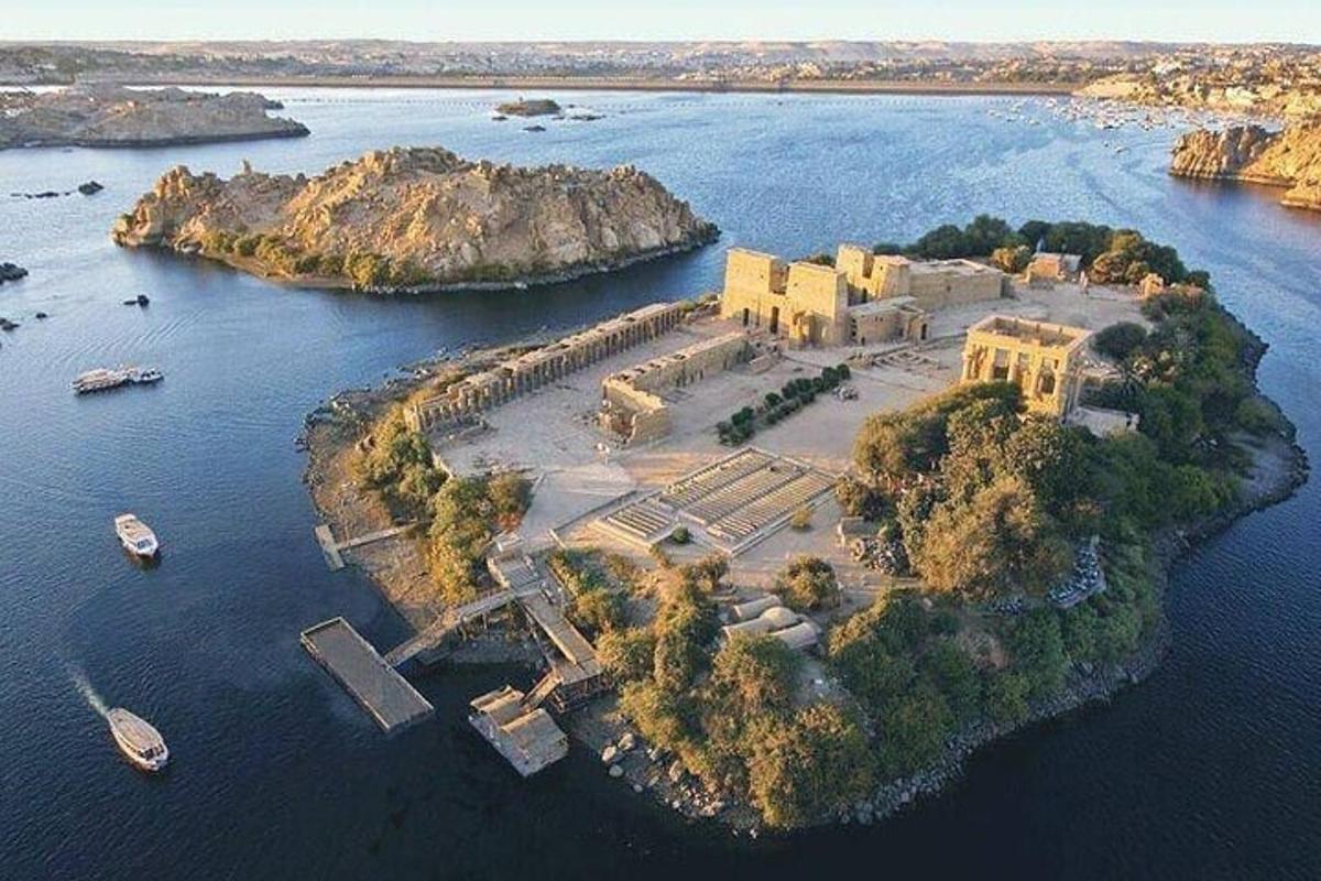 una isla en medio de un cuerpo de agua