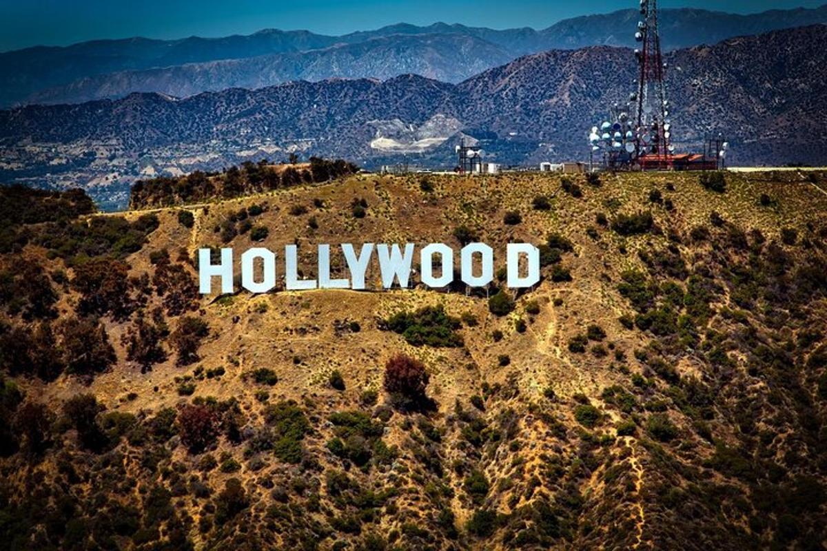 un rètol de Hollywood al vessant d'una muntanya
