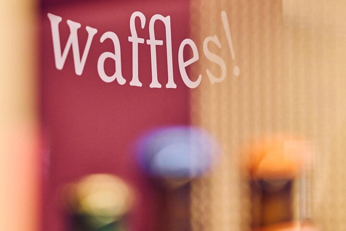 zīme uz sienas ar uzrakstu "waititals"