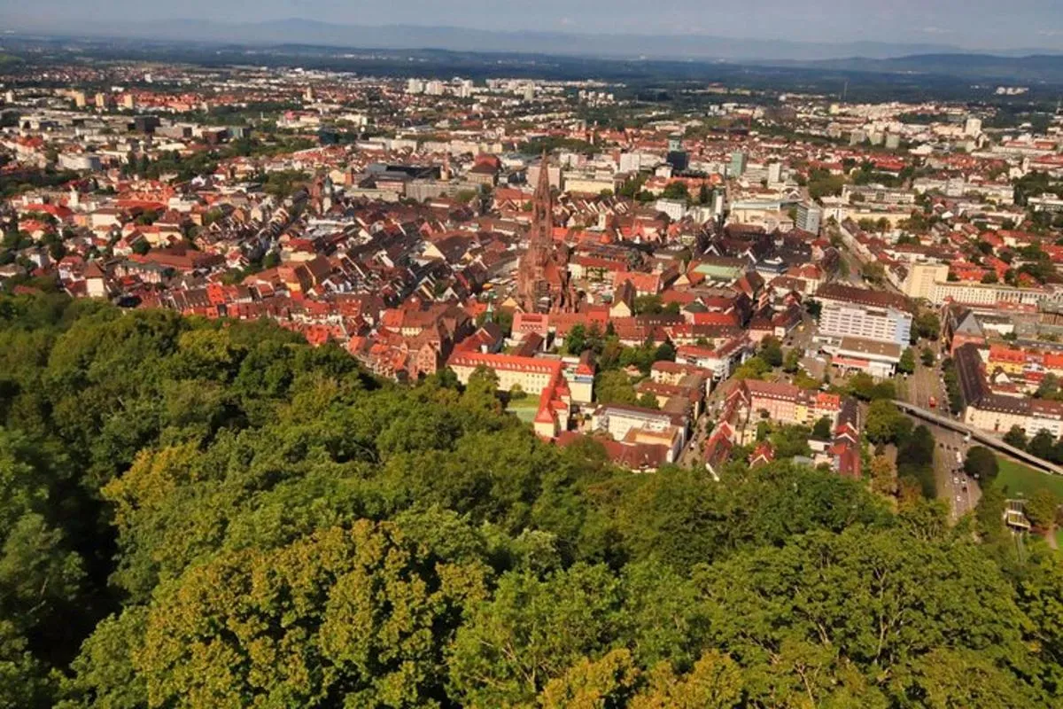 Rallye urbain privé de livres audio sur le Schlossberg de Fribourg – photo 3