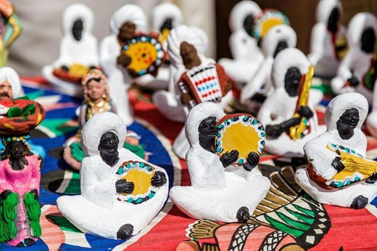 un grup de rățuște de cauciuc așezate pe o masă