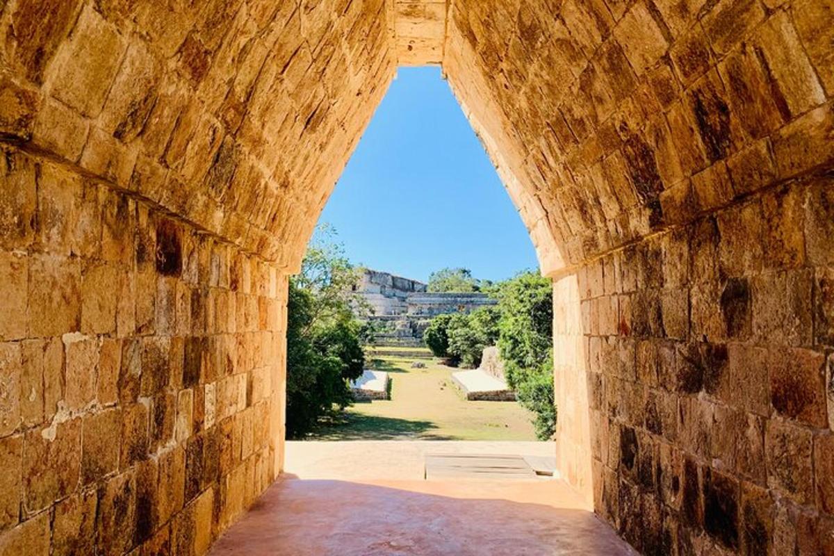 an archway in the wall of a building