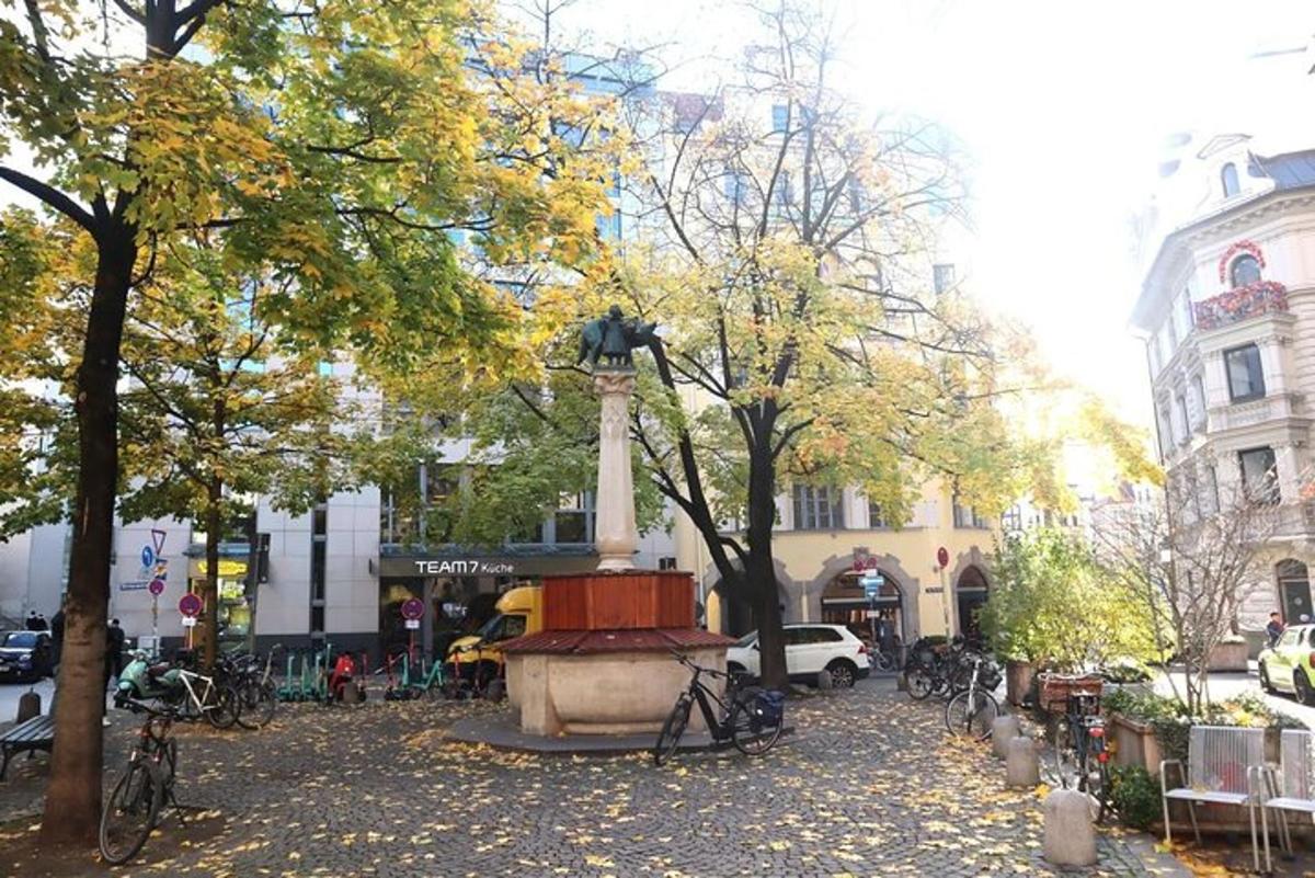 парк с фонтан в средата на града