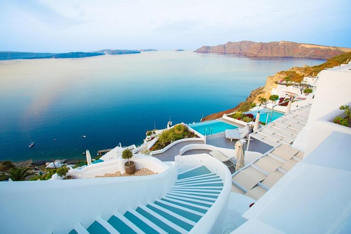 una vista de l'oceà des d'un complex turístic