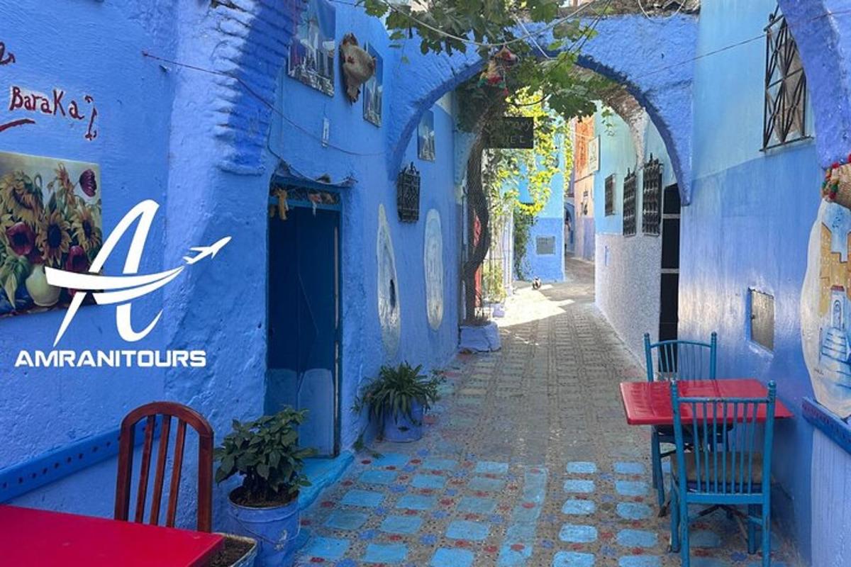 o stradă în orașul albastru Chefchaouen