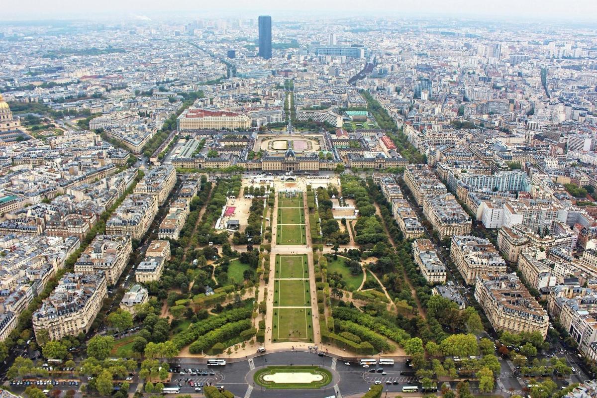都市の公園の航空写真