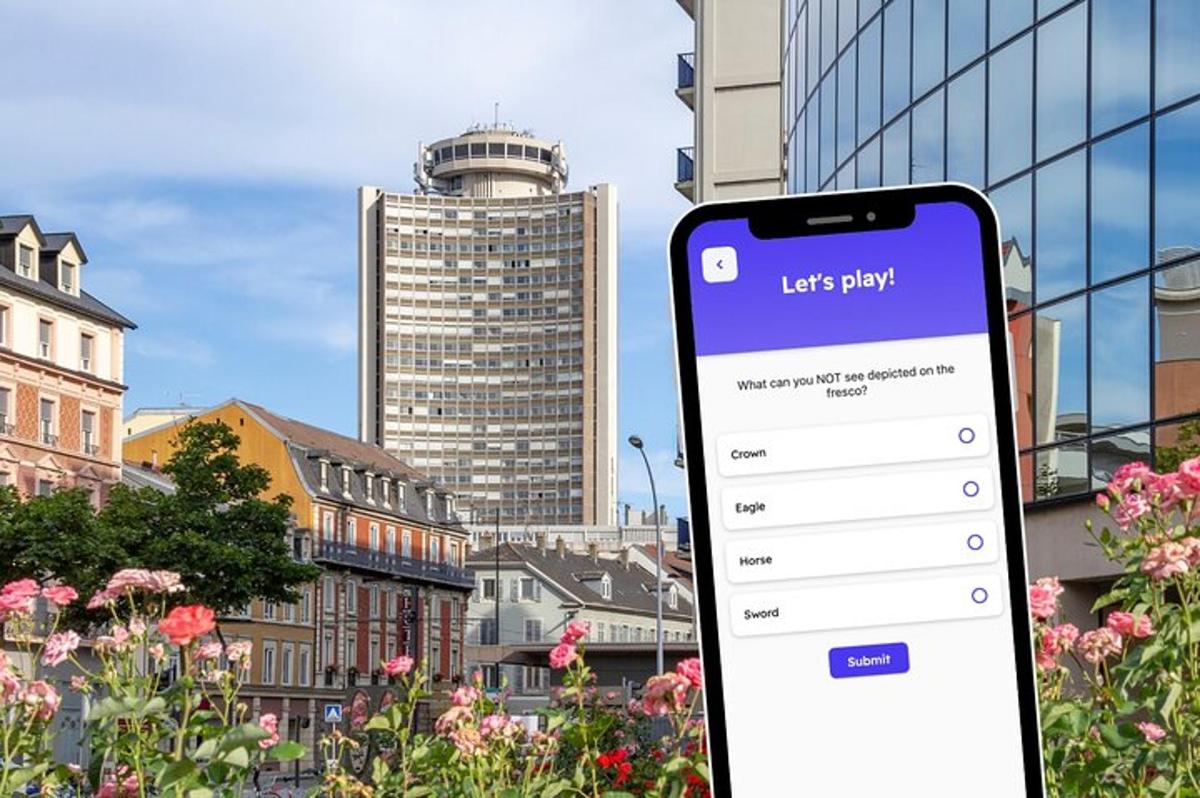 un iPhone di fronte a una vista di una città