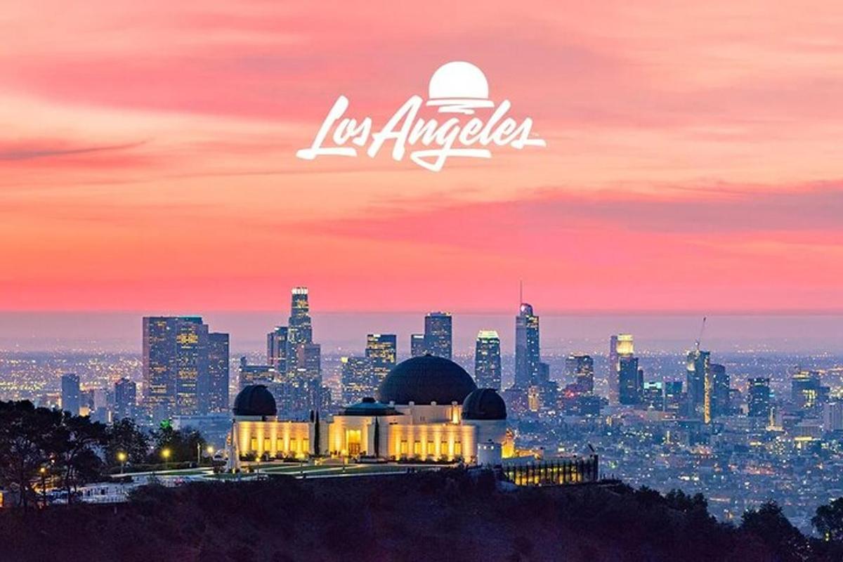pohled na panorama Los Angeles při západu slunce