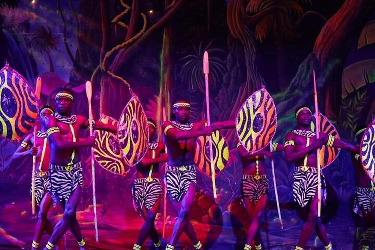 Un grupo de hombres en el escenario durante una actuación.
