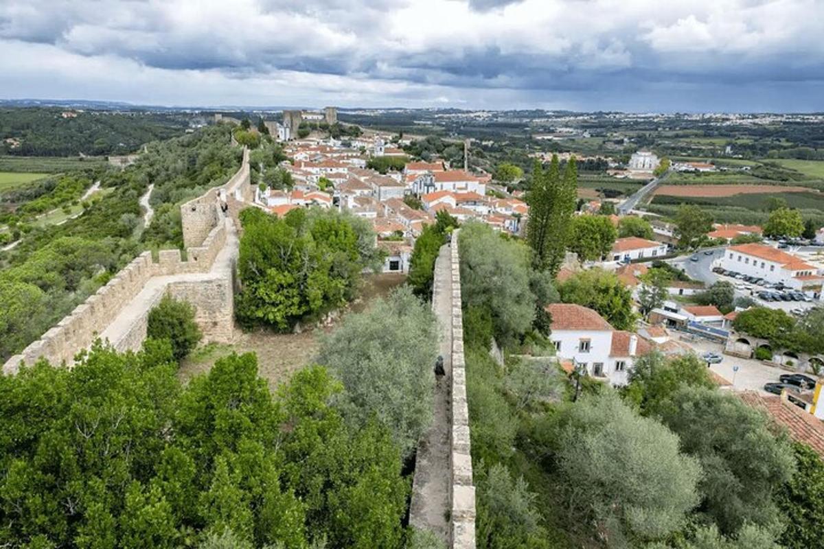 Letecký pohled na město a hradby hradu