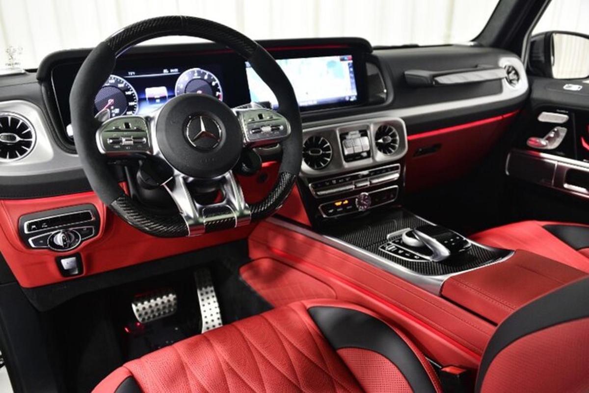 pohled na kokpit vozu Acedes Benz