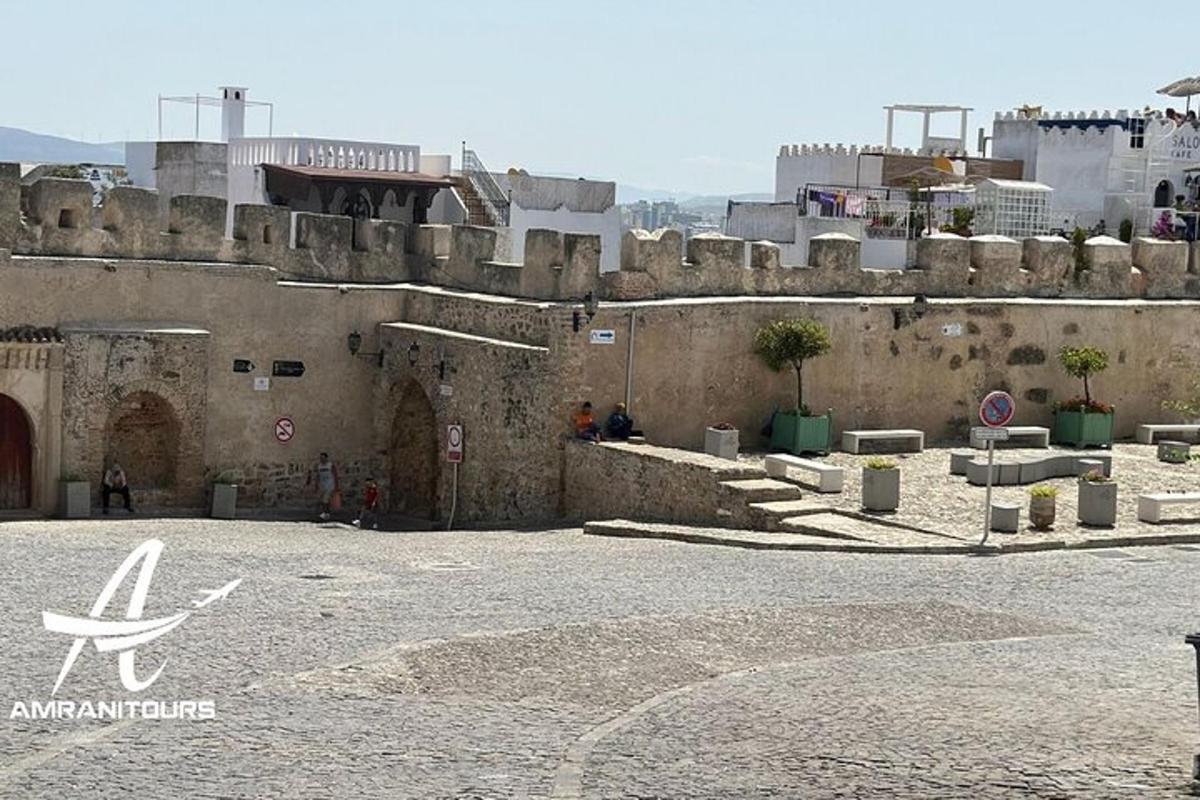 un vecchio edificio con un mucchio di edifici
