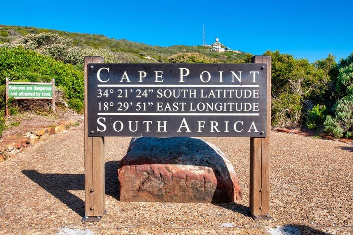 un rètol que diu Cape Point amb un forn de pedra