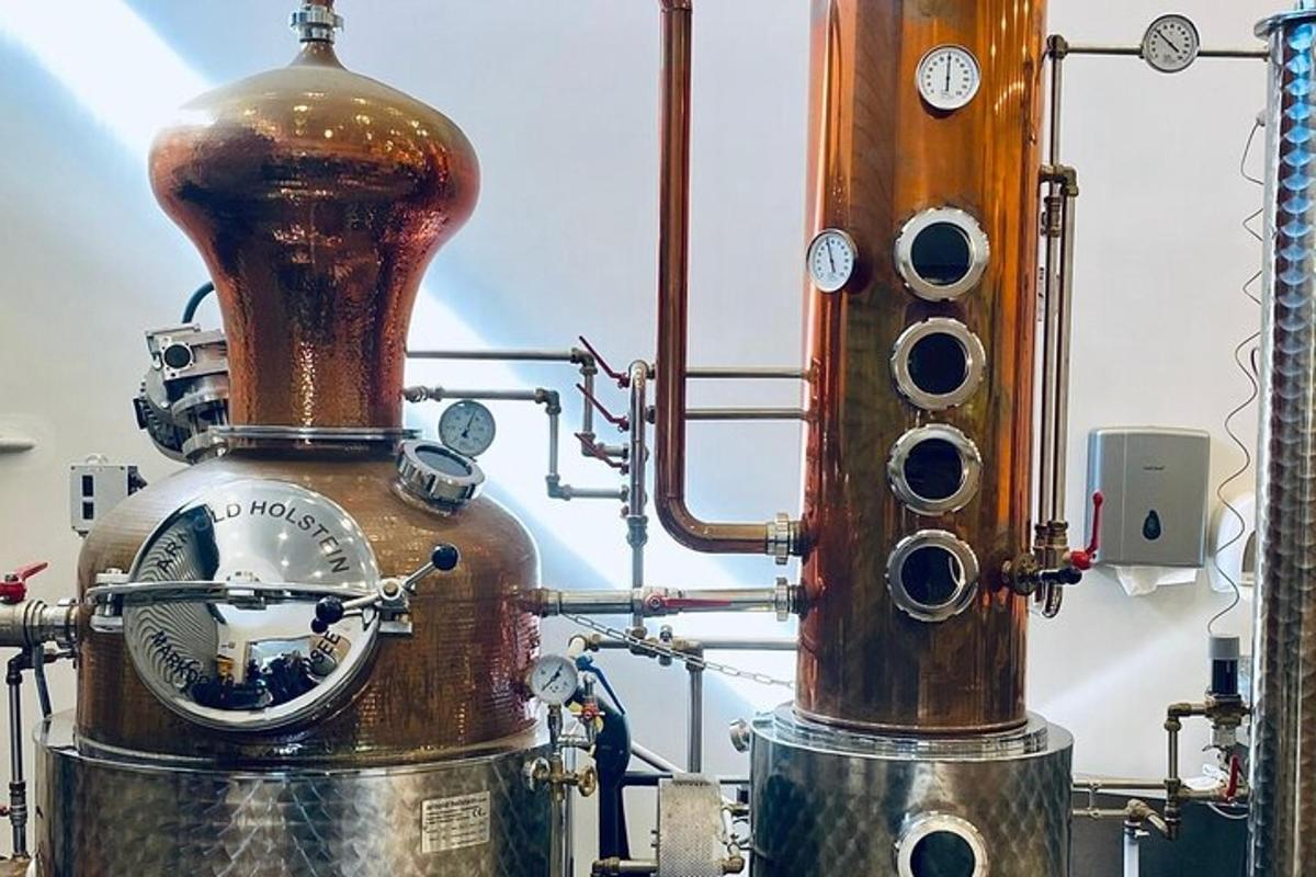 Una antigua cervecería con una válvula y una máquina.