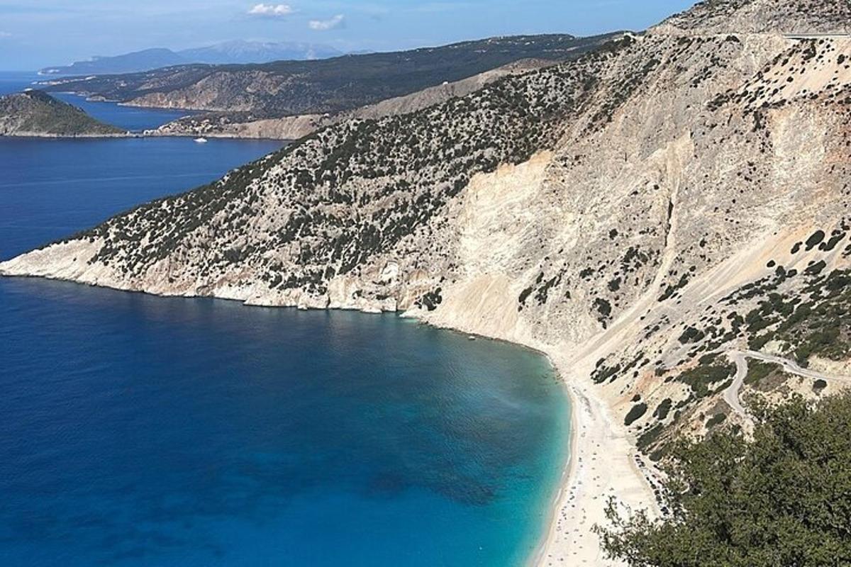 zračni pogled na plažo na gori