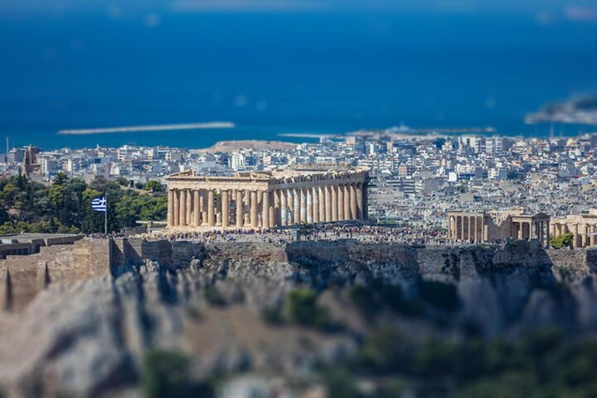 ein Blick auf die Akropolis von Athen von der Spitze der Akropolis