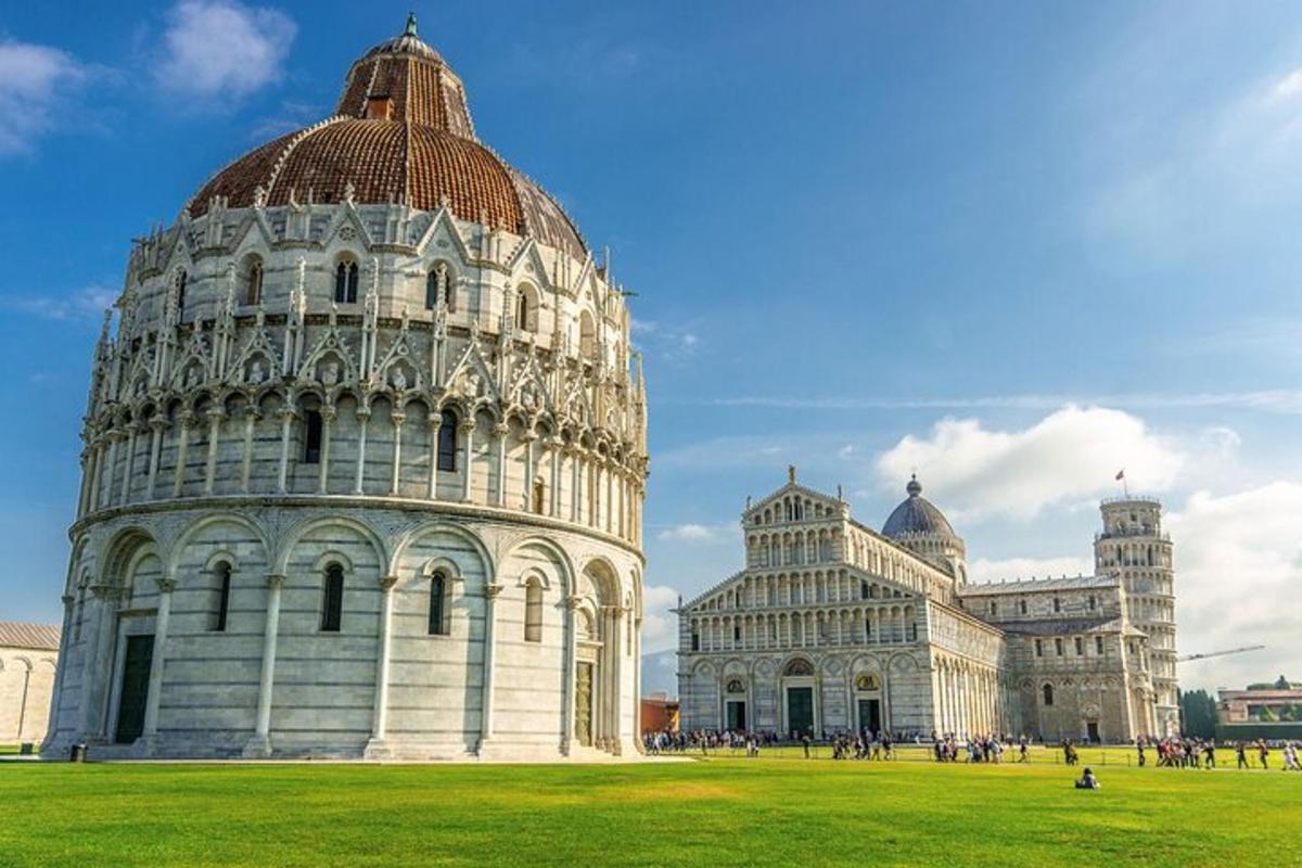 una imagen de la torre inclinada de Pisa