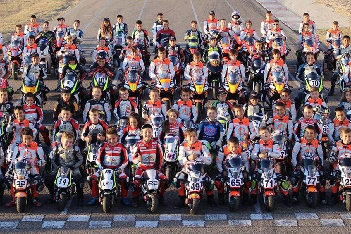 a large group of people on motorcycles posing for a picture