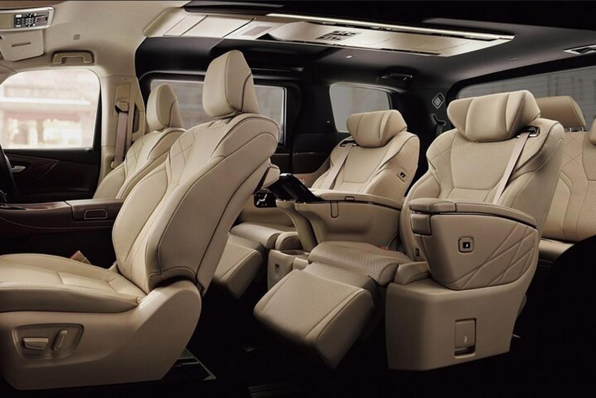 o vedere a scaunelor din spate ale unui Jeep Grand Vitara